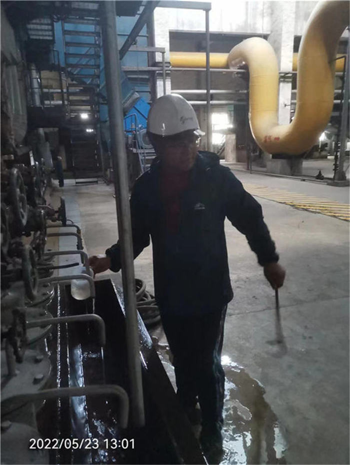 Professional personnel do professional tasks and record photos of our technical personnel during on-site debugging at the client's site