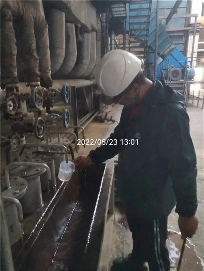 Professional personnel do professional tasks and record photos of our technical personnel during on-site debugging at the client's site