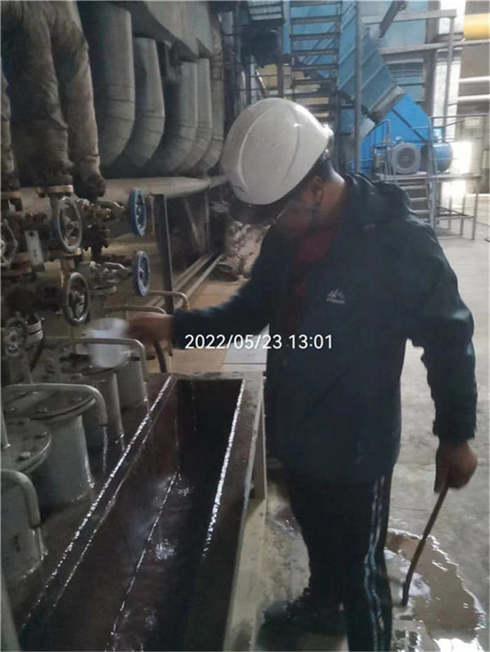Professional personnel do professional tasks and record photos of our technical personnel during on-site debugging at the client's site