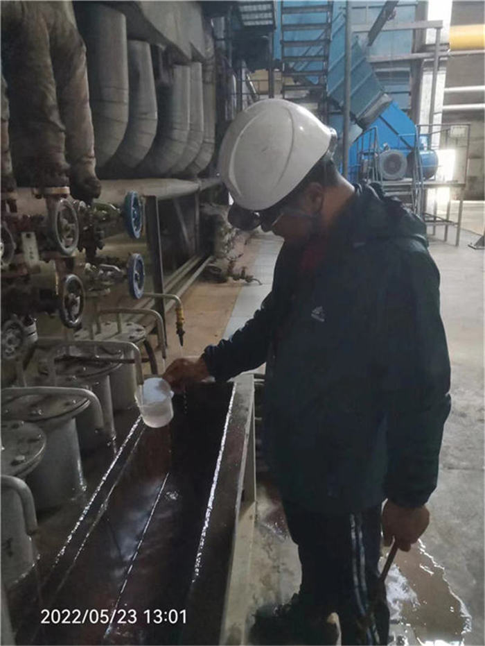 Professional personnel do professional tasks and record photos of our technical personnel during on-site debugging at the client's site