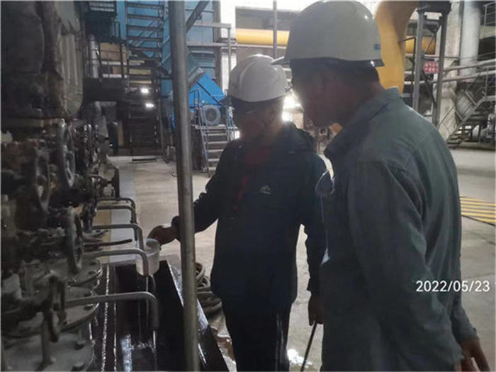 Professional personnel do professional tasks and record photos of our technical personnel during on-site debugging at the client's site
