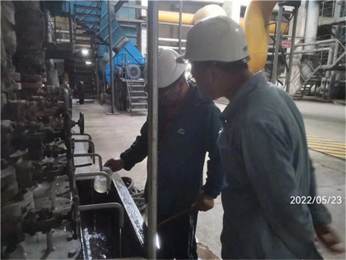 Professional personnel do professional tasks and record photos of our technical personnel during on-site debugging at the client's site