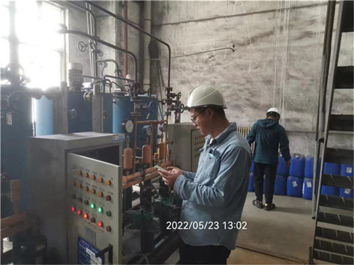 Professional personnel do professional tasks and record photos of our technical personnel during on-site debugging at the client's site