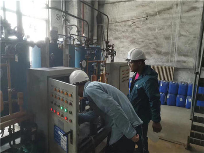 Professional personnel do professional tasks and record photos of our technical personnel during on-site debugging at the client's site