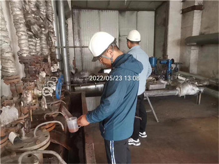 Professional personnel do professional tasks and record photos of our technical personnel during on-site debugging at the client's site